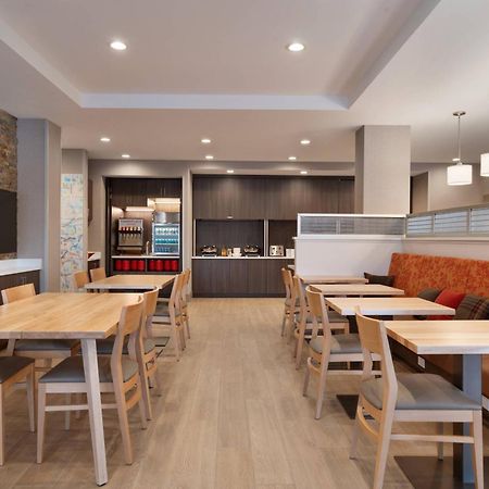 Towneplace Suites By Marriott Logan Bagian luar foto