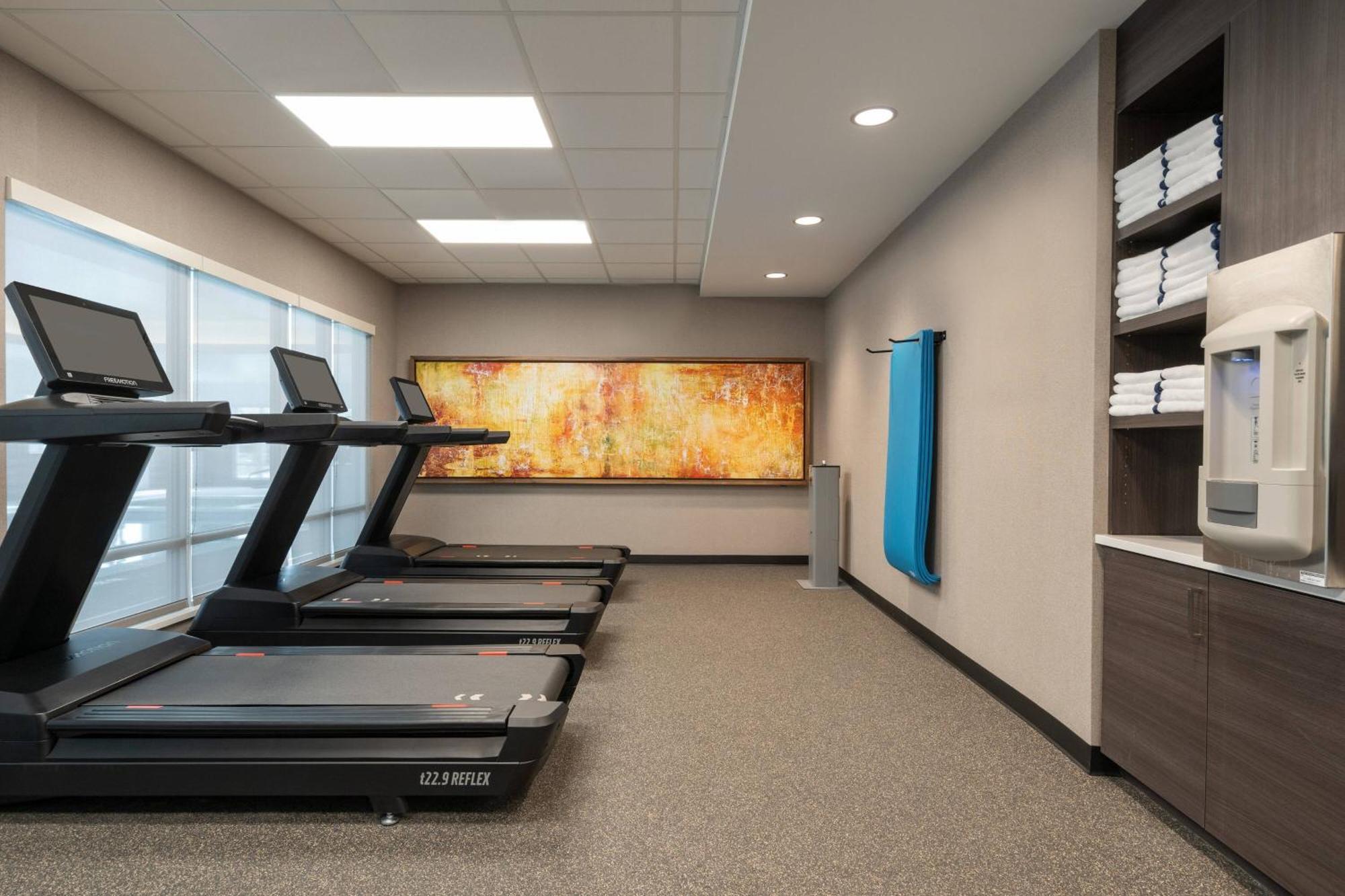 Towneplace Suites By Marriott Logan Bagian luar foto