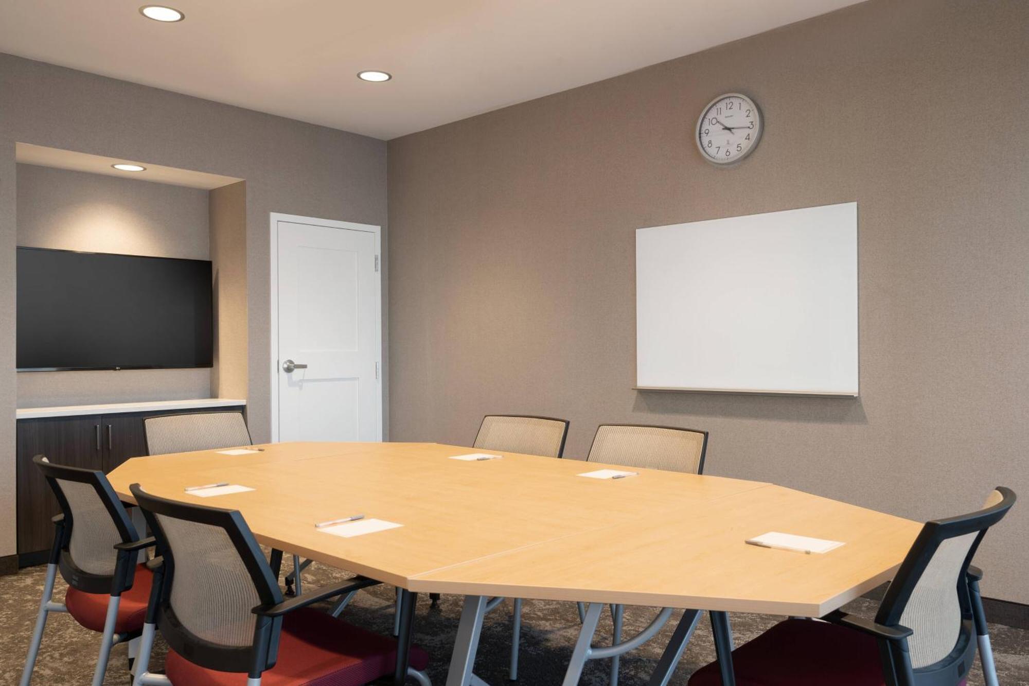 Towneplace Suites By Marriott Logan Bagian luar foto