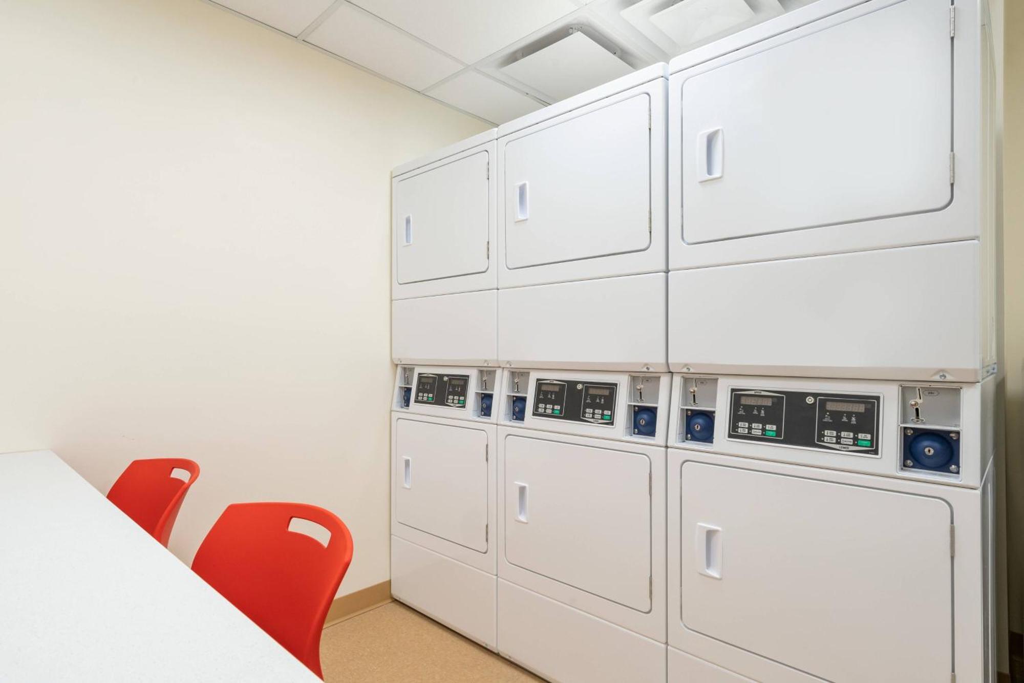 Towneplace Suites By Marriott Logan Bagian luar foto
