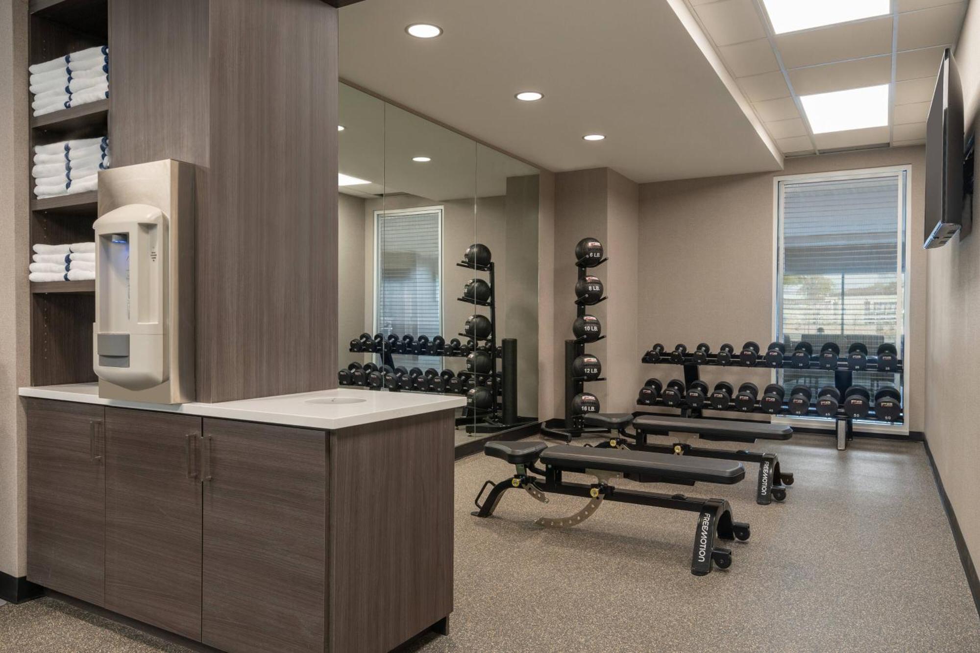 Towneplace Suites By Marriott Logan Bagian luar foto