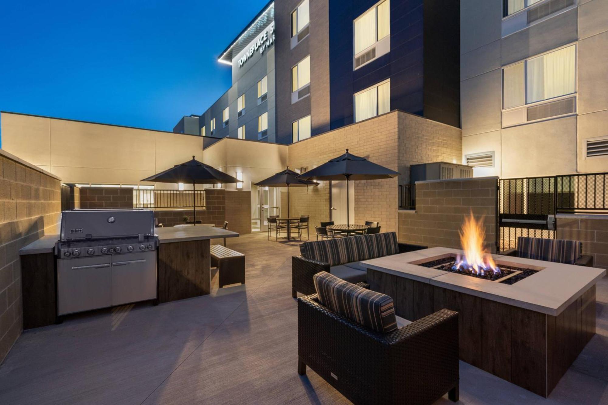 Towneplace Suites By Marriott Logan Bagian luar foto