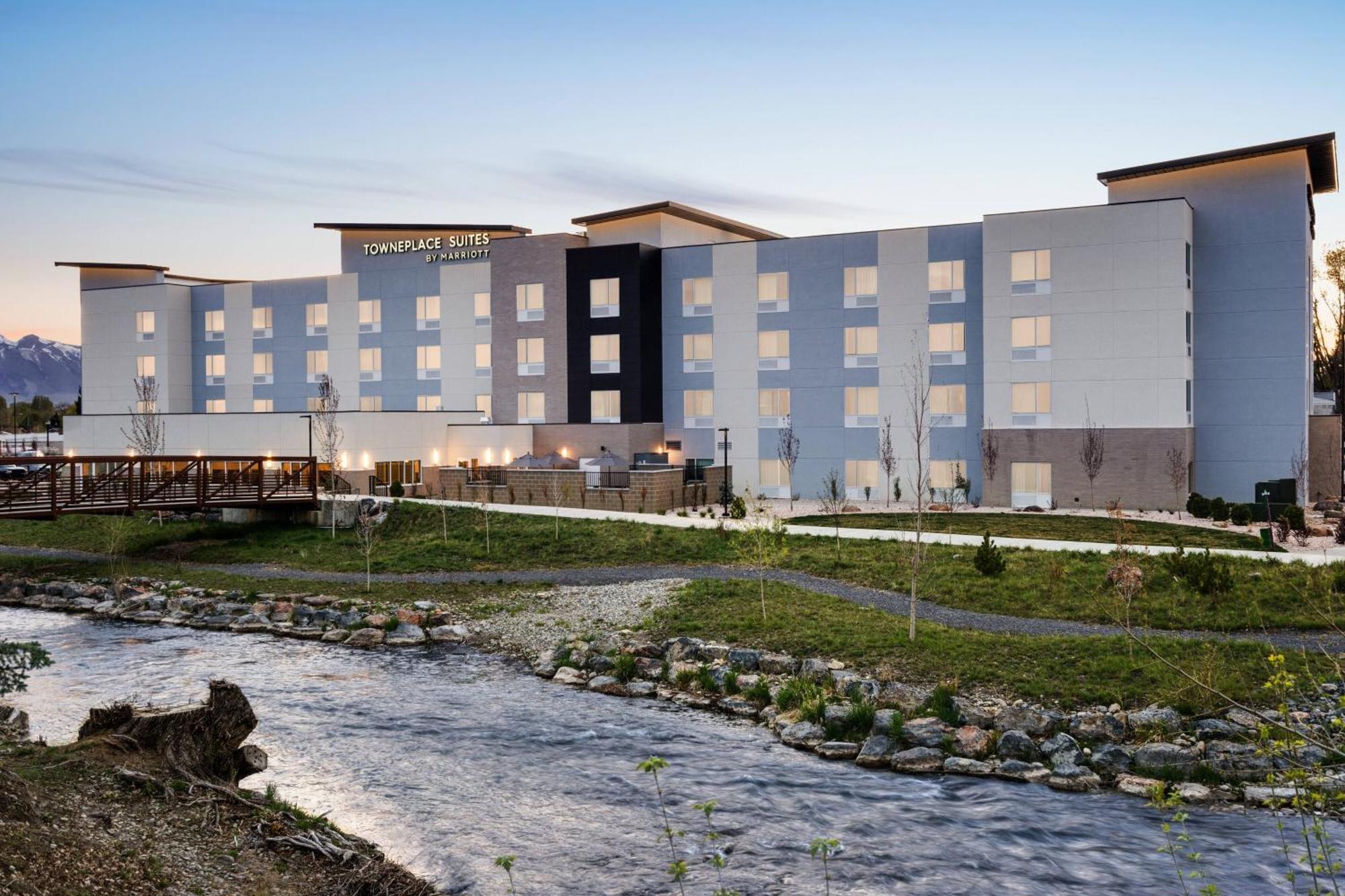 Towneplace Suites By Marriott Logan Bagian luar foto